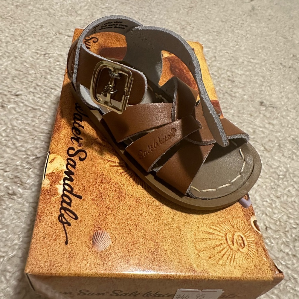 Unisex Sun Sans Size 3 NEVER WORN 🚨